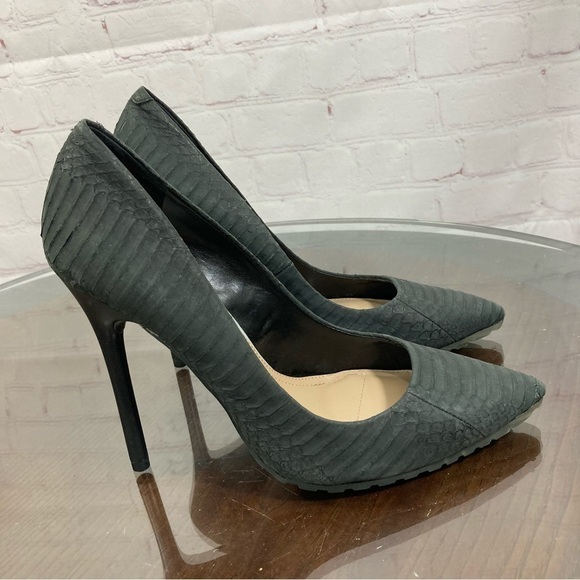 BCBG MAX AZRIA snake skin embossed leather pointy toe stiletto pumps 9.5 New - Picture 17 of 17